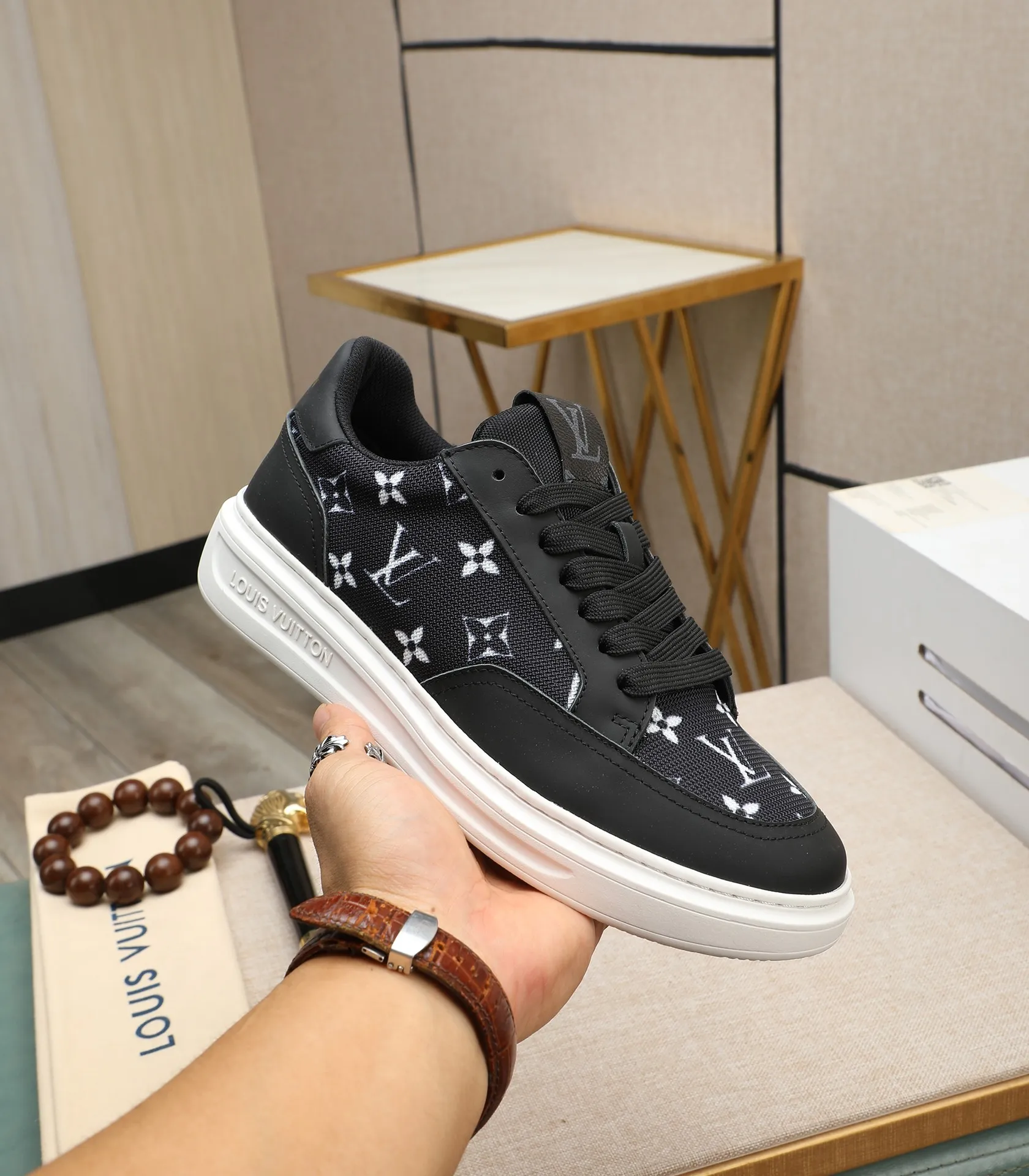 Men's shoes 💰540 💰(Niuli: full package) louis vuitton (Louis Vuitton/lv) top 🔍🔍 new models are on sale at the same time at the counter. The upper 🇮🇹 is imported from Italy, first-layer cowhide, and the lining is fully imported cowhide. 💪💪, completely 1⃣️ to 1 ⃣️Re-engraved🇮🇹💪💪, ⚠Sole: The original sole is specially provided by the original factory, the exclusive movable molded sole is super comfortable, ⚠The original factory follows the order, 🔍🔍high quality, you can enter and exit the counter at will, welcome to compare⚠. Code number:38-44